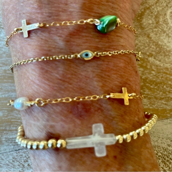 Handmade 14k gold filled stretch shell clover bracelet - Picture 5 of 6